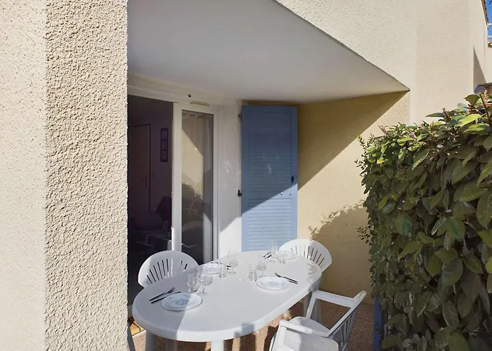 2 Pieces Rdc Avec Terrasse Et Parking Dans Securisee Avec Piscine - Fr-1-326-846 דירה