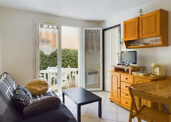 דירה 2 Pieces Rdc Avec Terrasse Et Parking Dans Securisee Avec Piscine - Fr-1-326-846