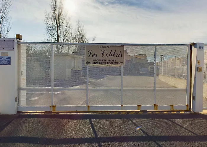 דירה 2 Pieces Rdc Avec Terrasse Et Parking Dans Securisee Avec Piscine - Fr-1-326-846 *