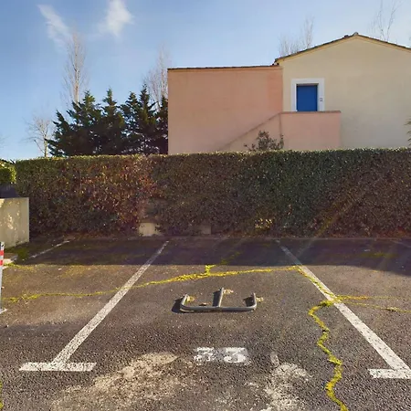 2 Pieces Rdc Avec Terrasse Et Parking Dans Securisee Avec Piscine *