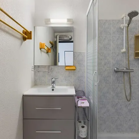 2 Pieces Rdc Avec Terrasse Et Parking Dans Securisee Avec Piscine - Fr-1-326-846 Apartamento